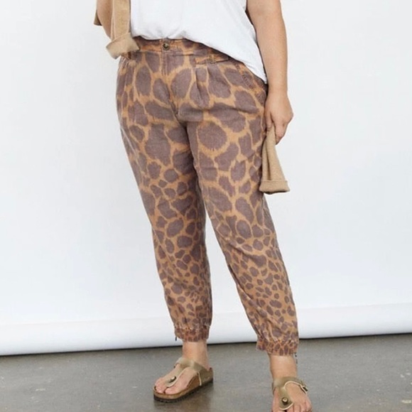 Anthropologie Giraffe Print Joggers - Picture 2 of 15